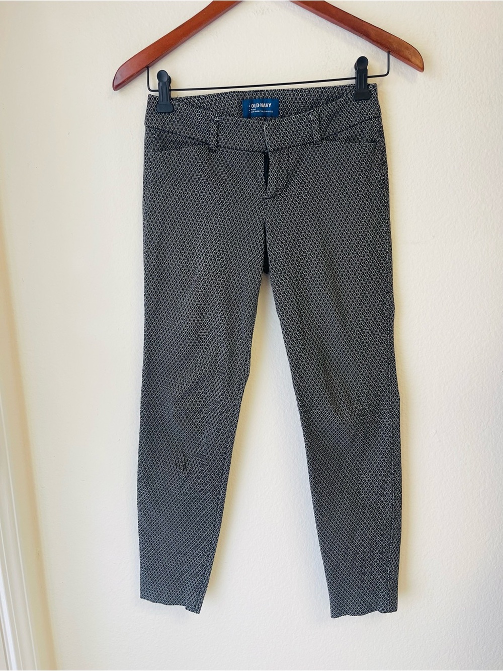 Old Navy Women's Black & White Patterned Slim Ankle Jeans